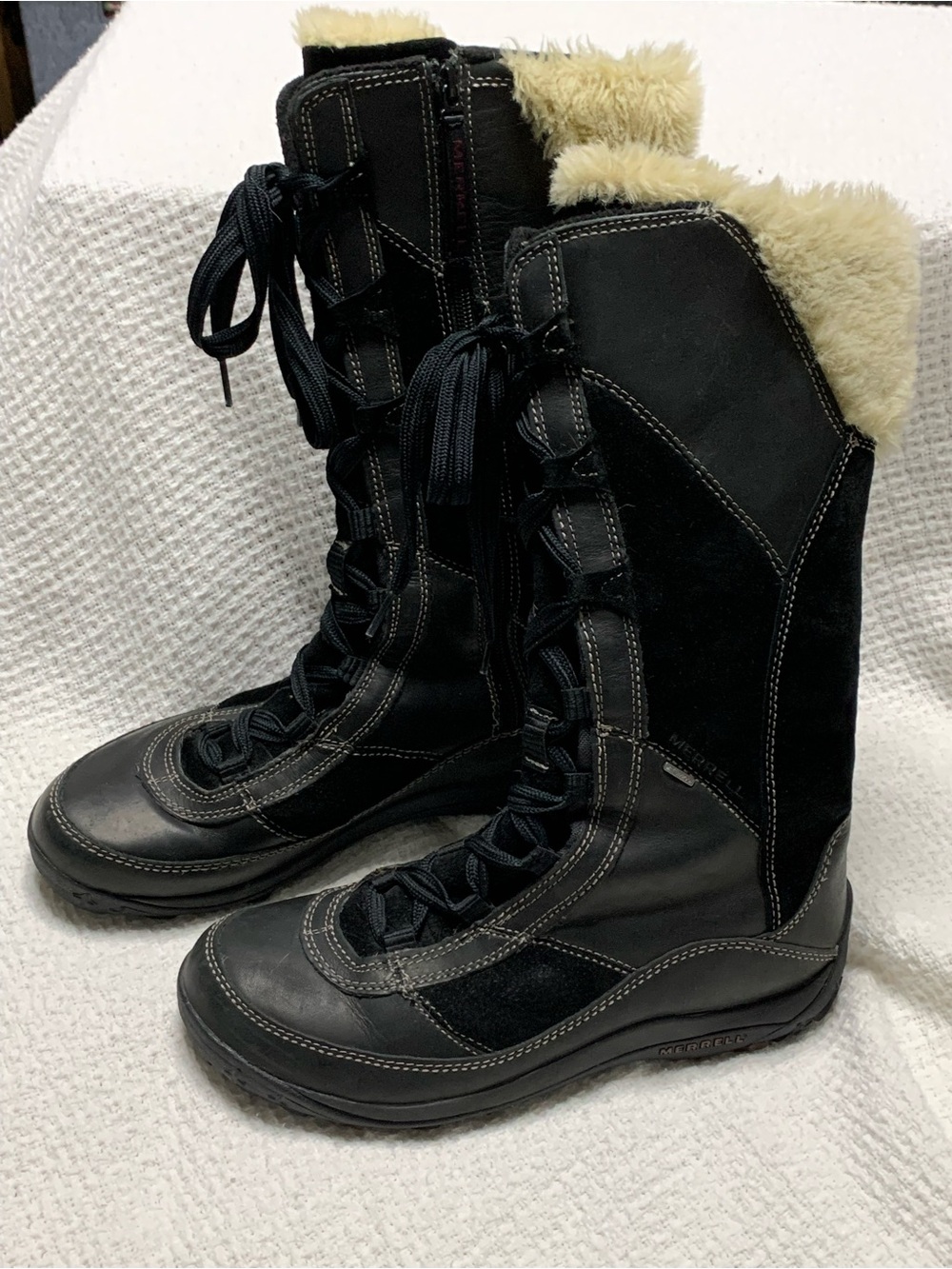 Merrell Black Lace-Up Winter Boots with Cream Faux-Fur Collar